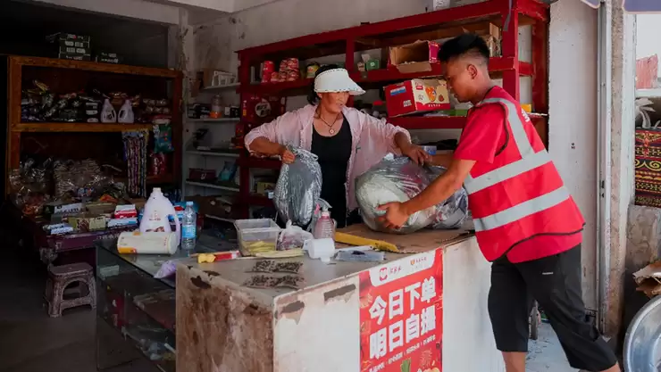 这十年，拼多多和她的消费者们