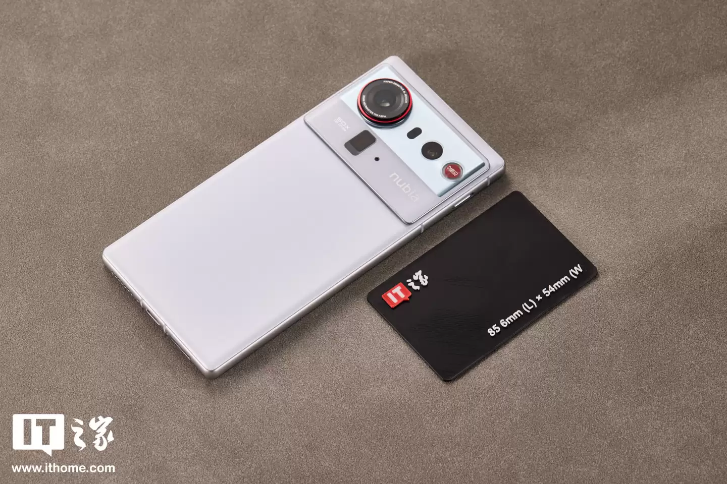 【IT之家开箱】努比亚 Z80 Ultra 图赏：不跟随的真全面屏旗舰