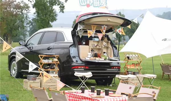 带电磁炉、茶饮机的汽车，赛力斯第三代蓝电 E5 PLUS 官宣 11 月预售