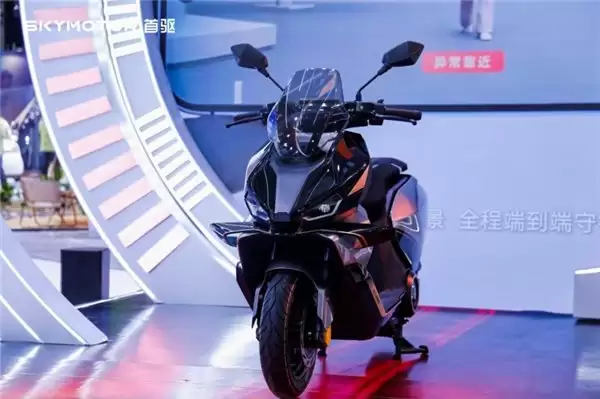 首驱「驾」到！首驱科技全球新品发布，以破界之势开启两轮新纪元