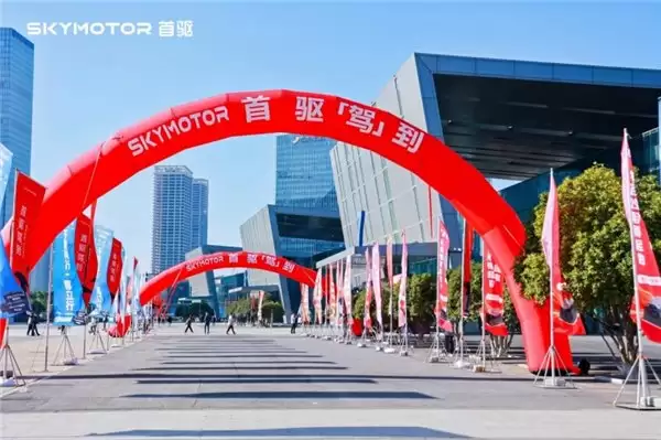 首驱「驾」到！首驱科技全球新品发布，以破界之势开启两轮新纪元