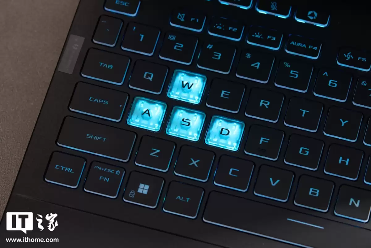 【IT之家开箱】华硕天选 6 Pro 酷睿版游戏本图赏：全新模具设计，多项细节优化