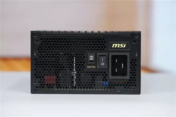 轻松驾驭RTX 5090!微星MEG Ai1600T PCIE5超神电源图赏