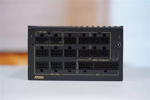 轻松驾驭RTX 5090!微星MEG Ai1600T PCIE5超神电源图赏
