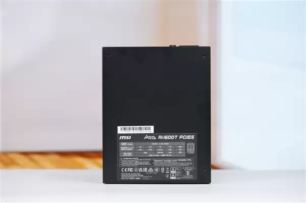 轻松驾驭RTX 5090!微星MEG Ai1600T PCIE5超神电源图赏
