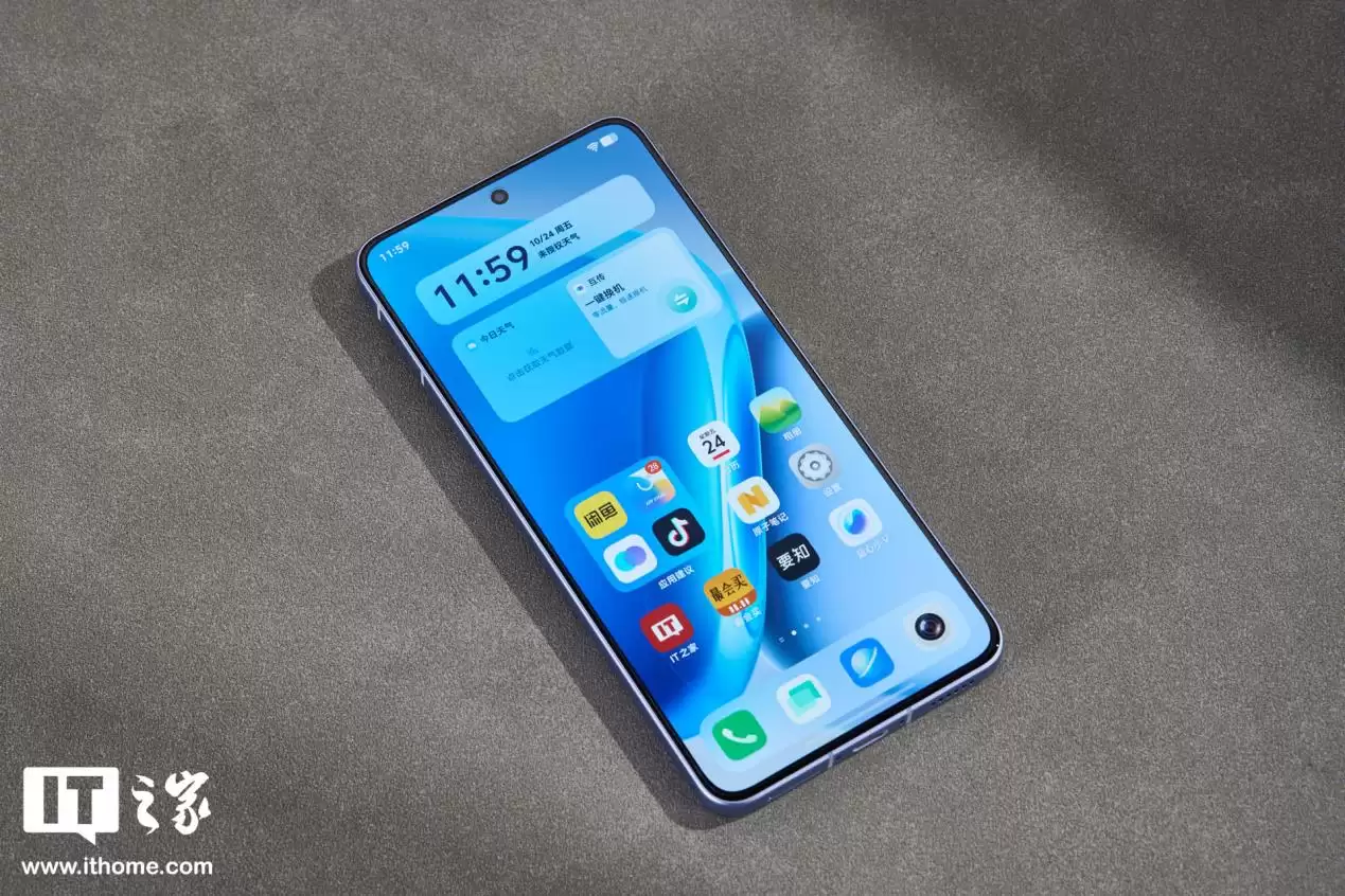 【IT之家开箱】iQOO Neo11“面对疾风”手机图赏：年轻玩家的电竞选优