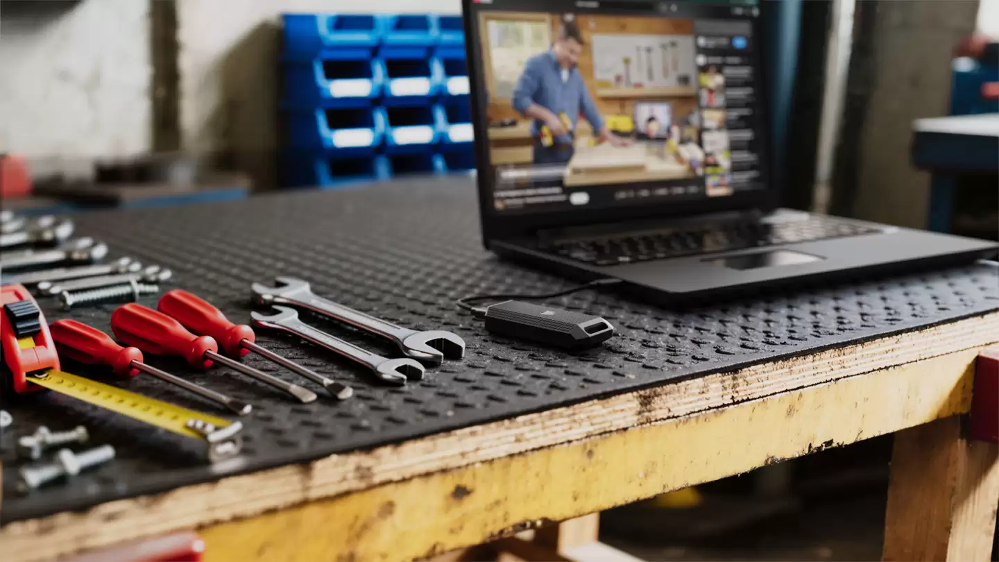 4000MB/s 性能 + IP55 防护，海盗船推出 EX400U SURVIVOR 移动固态硬盘