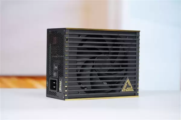 轻松驾驭RTX 5090!微星MEG Ai1600T PCIE5超神电源图赏
