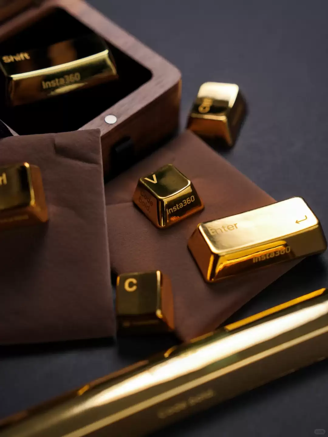 1024 程序员节：影石 Insta360 再送员工黄金键帽，最高价值近 4 万元