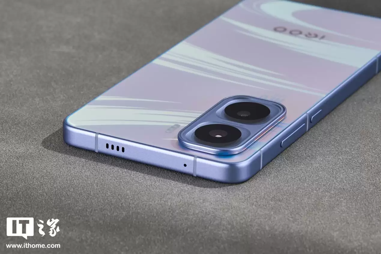 【IT之家开箱】iQOO Neo11“面对疾风”手机图赏：年轻玩家的电竞选优