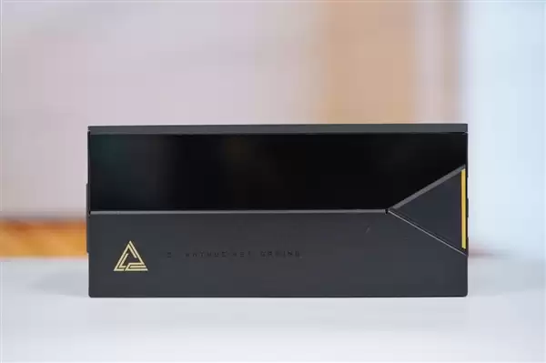 轻松驾驭RTX 5090!微星MEG Ai1600T PCIE5超神电源图赏