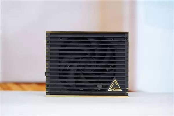 轻松驾驭RTX 5090!微星MEG Ai1600T PCIE5超神电源图赏