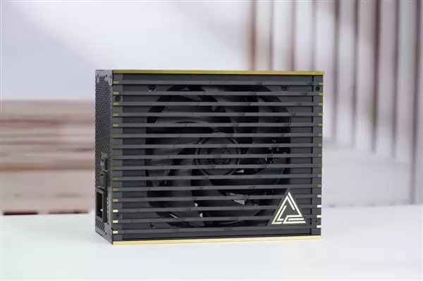 轻松驾驭RTX 5090!微星MEG Ai1600T PCIE5超神电源图赏