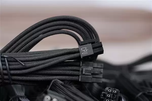 轻松驾驭RTX 5090!微星MEG Ai1600T PCIE5超神电源图赏