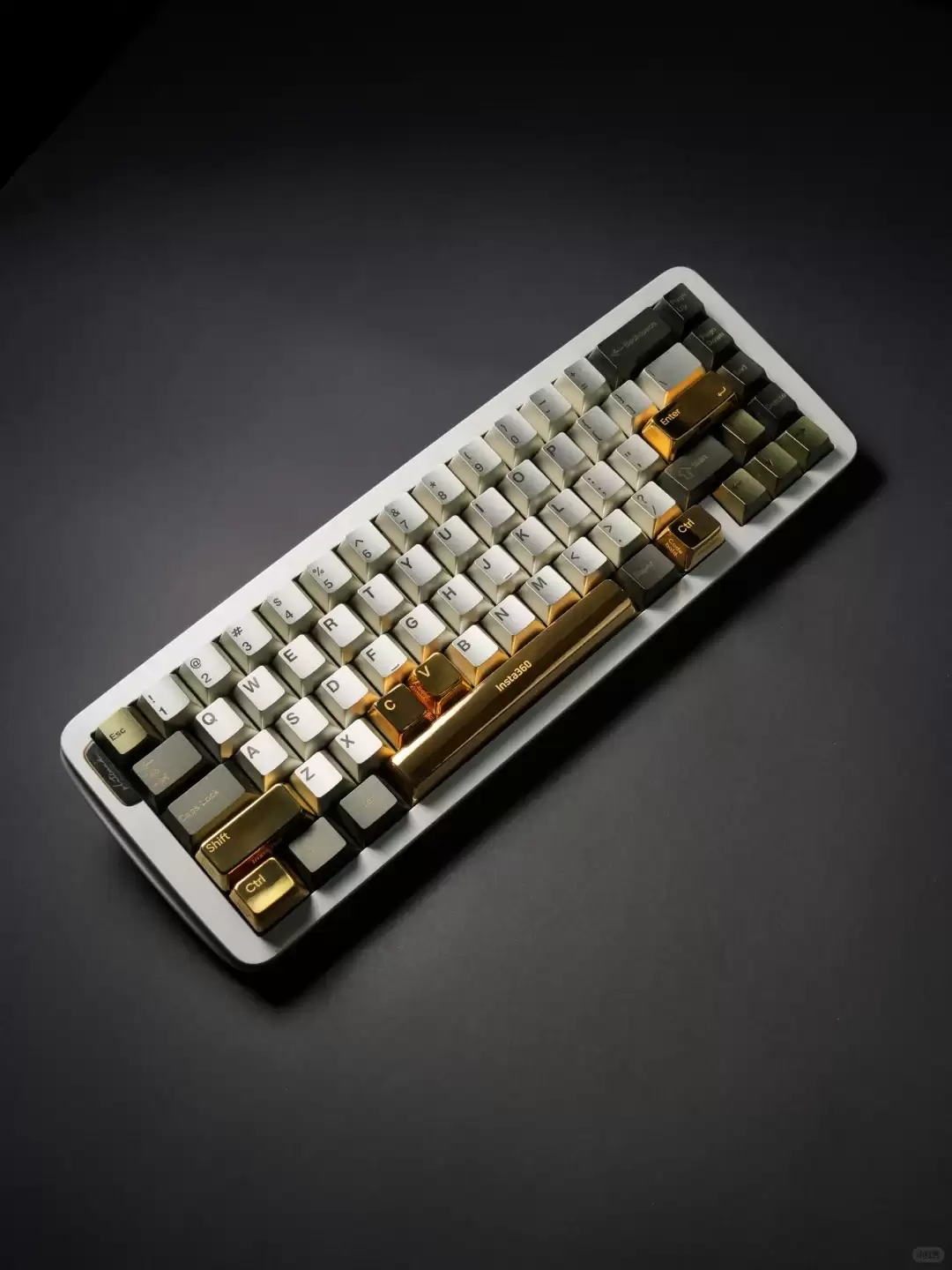 1024 程序员节：影石 Insta360 再送员工黄金键帽，最高价值近 4 万元