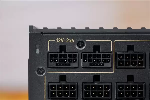 轻松驾驭RTX 5090!微星MEG Ai1600T PCIE5超神电源图赏