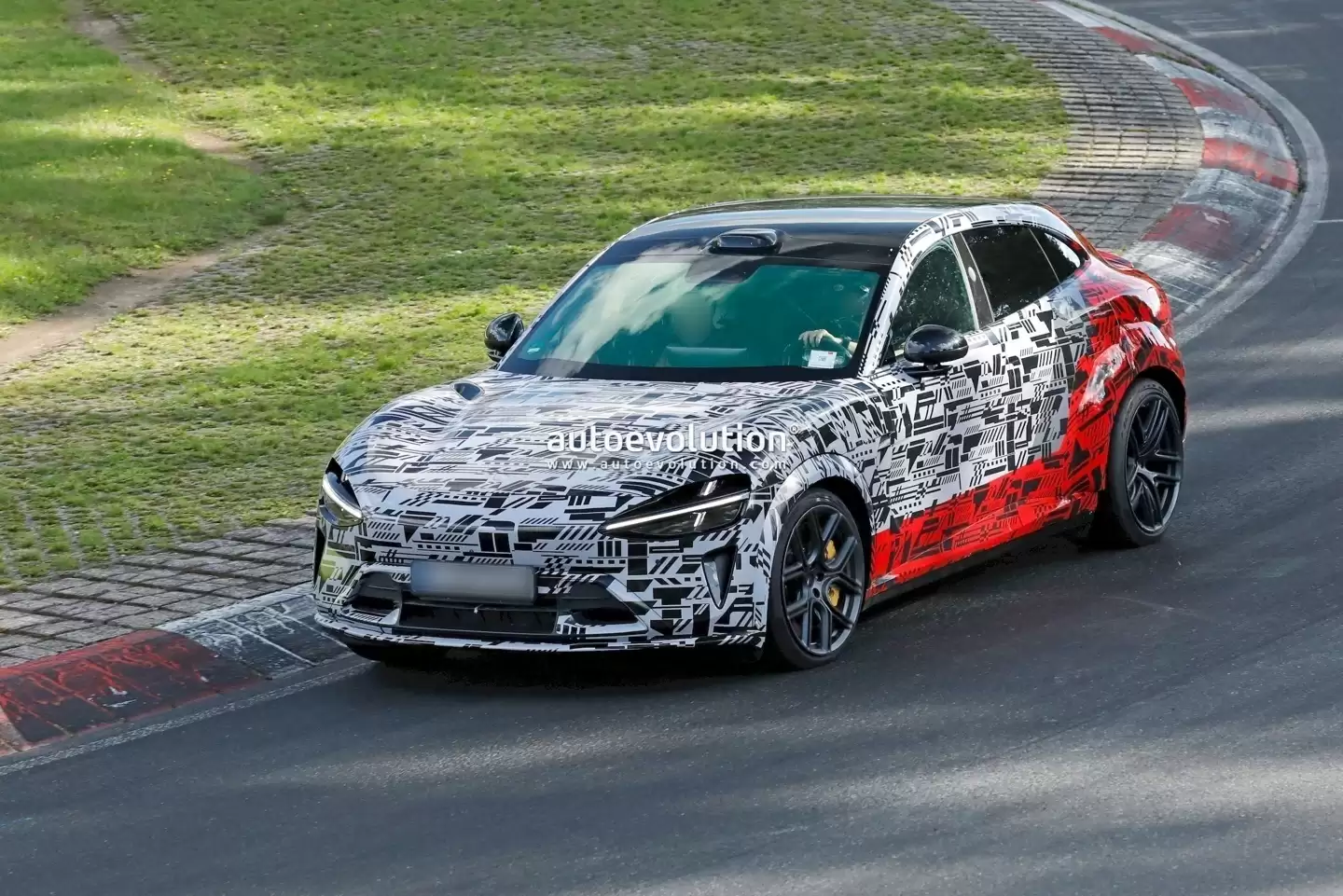小米 YU7 GT 征战纽北:“SUV 猛兽”再曝,有望超 1500 马力成新一代“圈速收割机