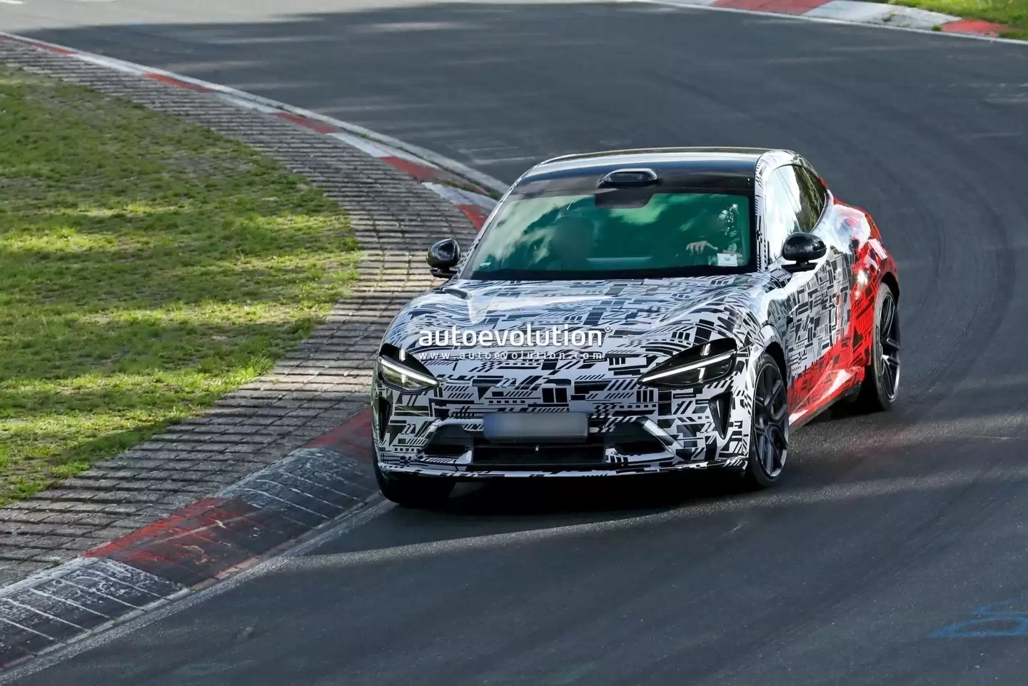 小米 YU7 GT 征战纽北:“SUV 猛兽”再曝,有望超 1500 马力成新一代“圈速收割机