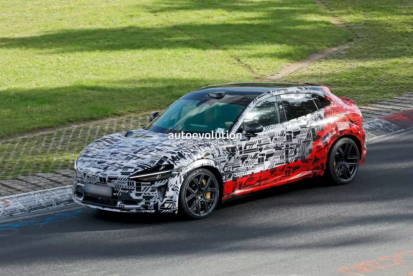 小米 YU7 GT 征战纽北:“SUV 猛兽”再曝,有望超 1500 马力成新一代“圈速收割机