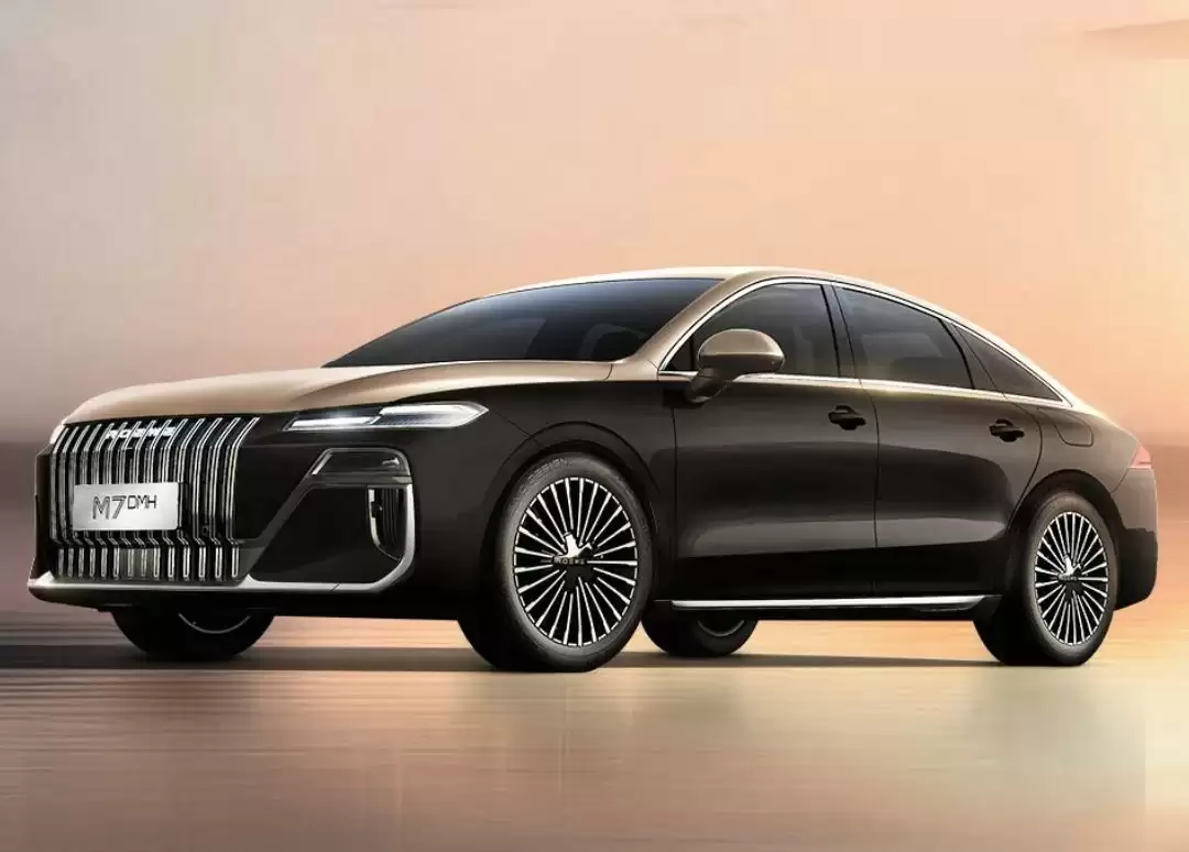 荣威M7 DMH侧面造型