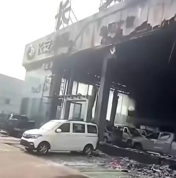 阜阳一长安启源4S店凌晨燃起大火多车被烧：原因不明