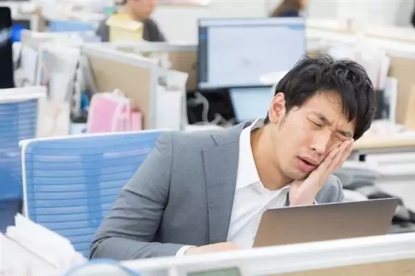 AI增效不减负,反致工时延长