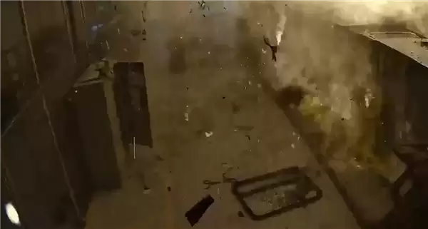 压缩天然气气瓶破裂 美国得州发生公交车爆炸起火事件