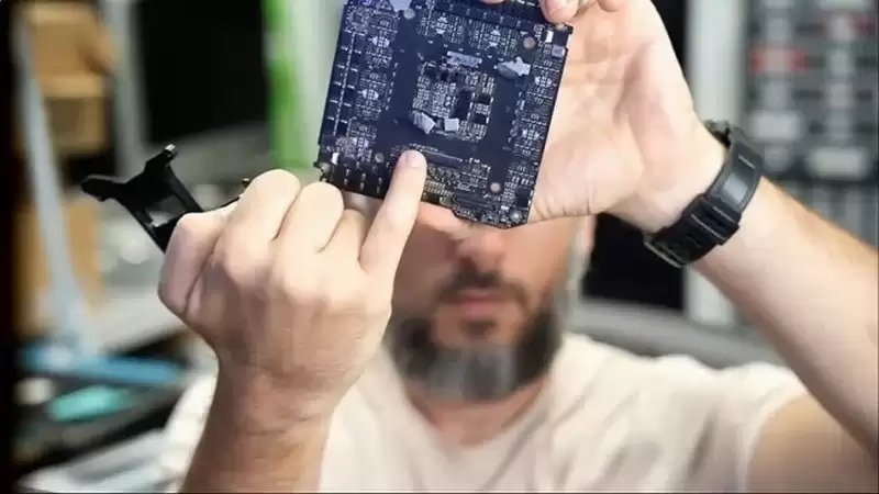 RTX 5090 FE被曝设计致命缺陷：一拆即废