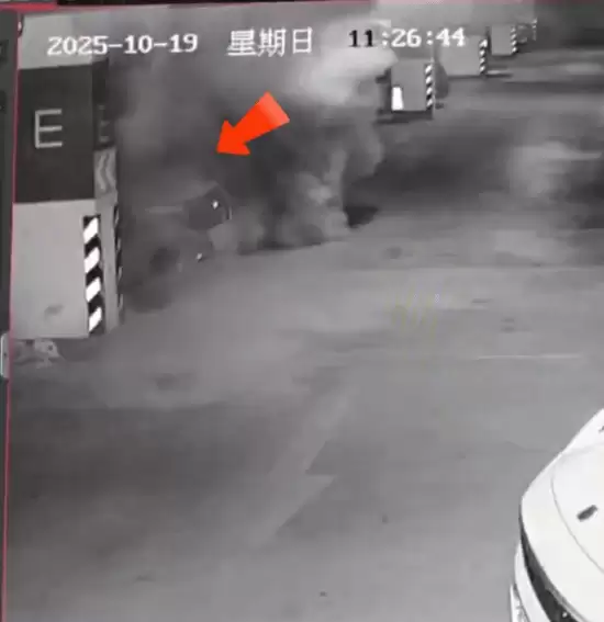 奔驰EQE充电后自燃 车主维权获赔31万