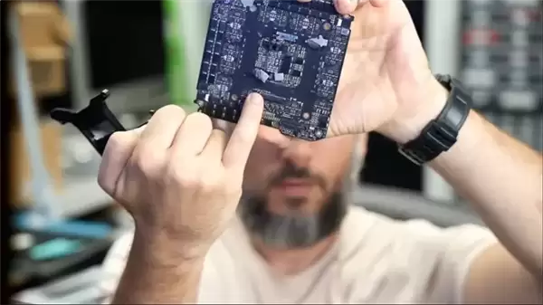 直言这辈辈子都不要买公版RTX 5090!维修工程师痛批:史上最糟糕GPU设计