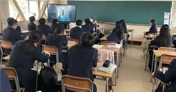 恐怖游戏变学校教材！用《P.T.》带学生学习日常英语