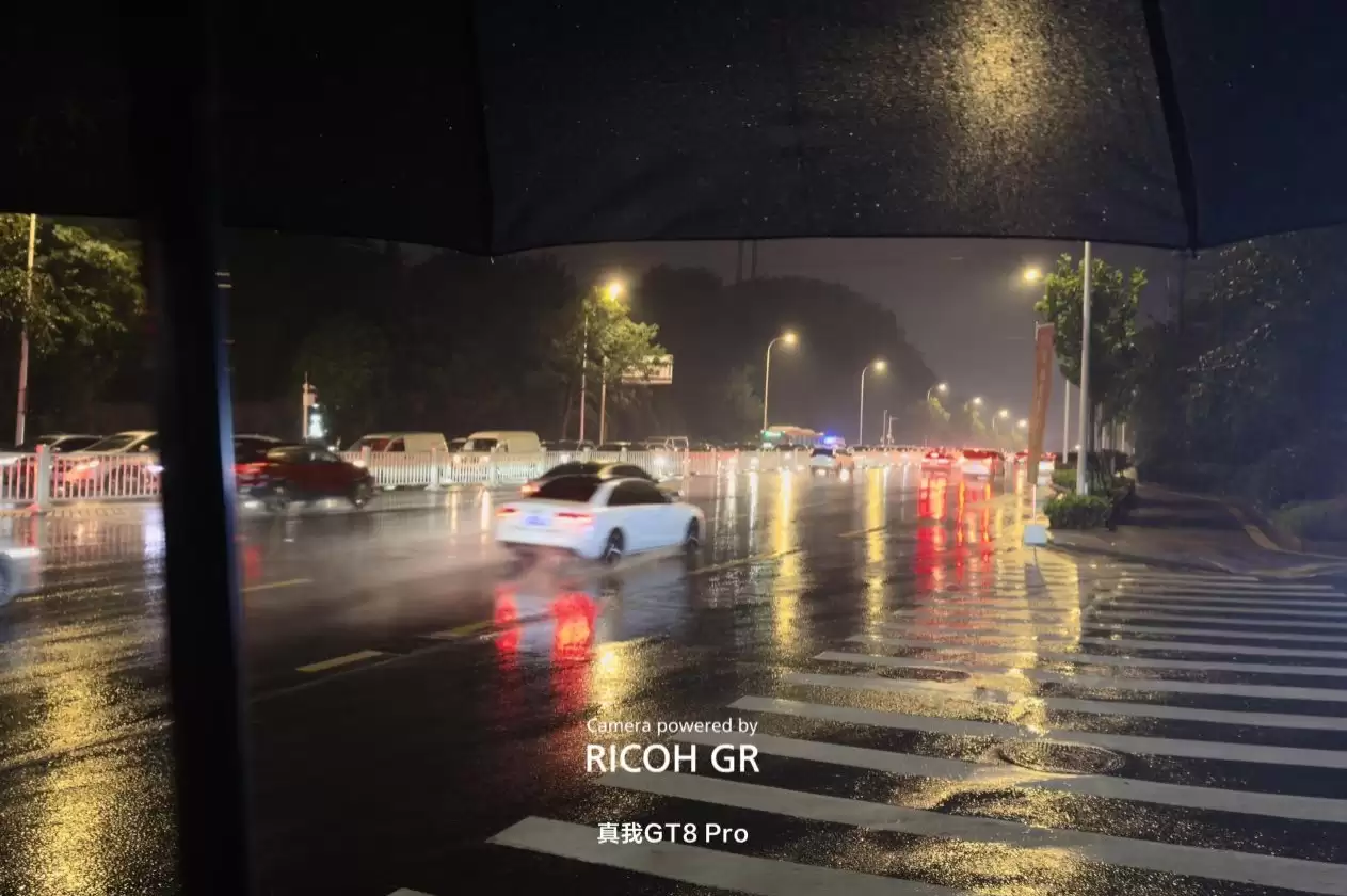 【IT之家评测室】理光 GR 影像 + 可换 Deco,真我 GT8 Pro 体验评测