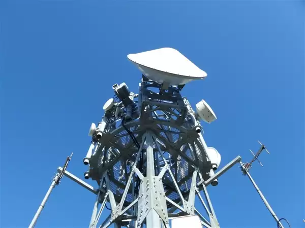 我国5G基站达470.5万个 占比36.6%创历史新高