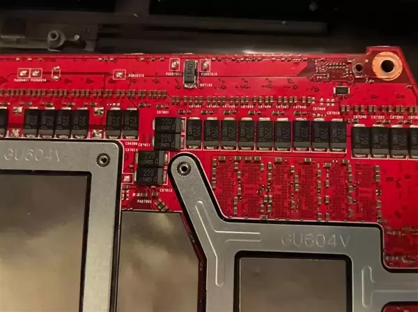 动手改装RTX 4090笔记本:性能暴增20%逼近RTX 5090!