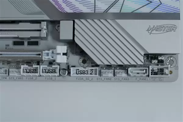 支持DDR5-9000！技嘉X870E AORUS X3D主板图赏