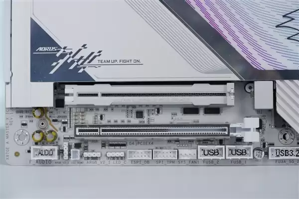 支持DDR5-9000！技嘉X870E AORUS X3D主板图赏