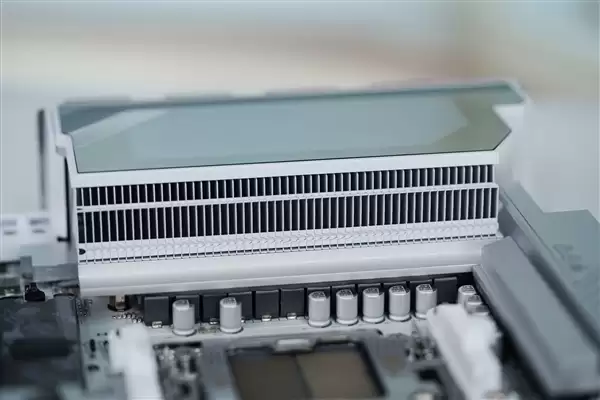 支持DDR5-9000！技嘉X870E AORUS X3D主板图赏