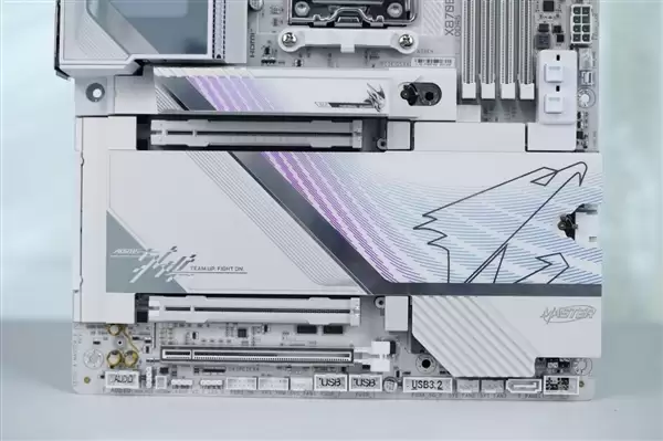 支持DDR5-9000！技嘉X870E AORUS X3D主板图赏