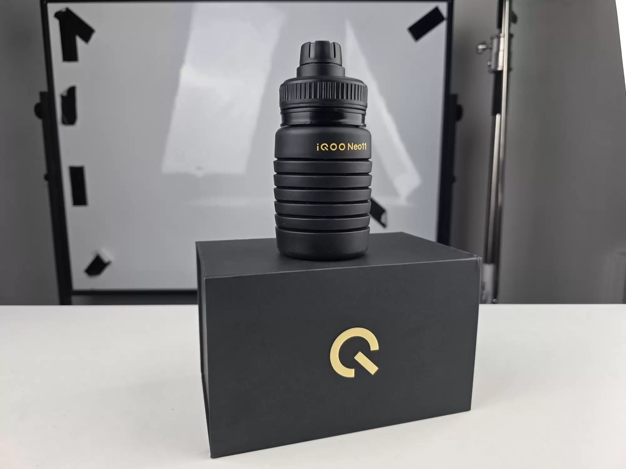 一机就够用一杯超满足 iQOO Neo11系列发布会邀请函鉴赏
