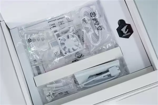 支持DDR5-9000！技嘉X870E AORUS X3D主板图赏