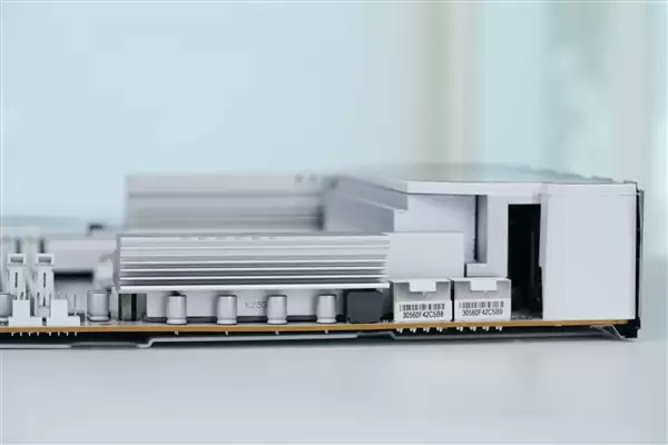 支持DDR5-9000！技嘉X870E AORUS X3D主板图赏