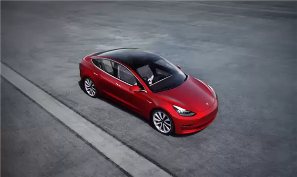 用时9年!特斯拉辅助驾驶里程达100亿公里