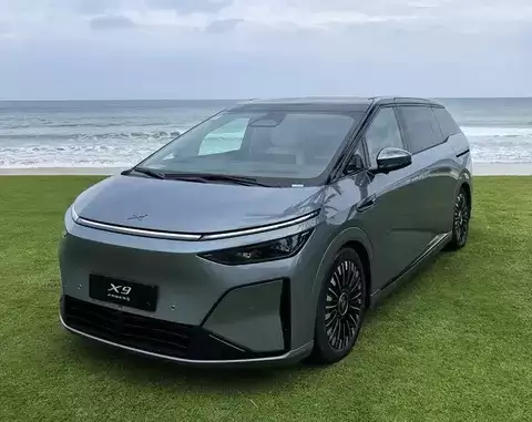 鸿蒙智行零跑小鹏领跑十月订单榜