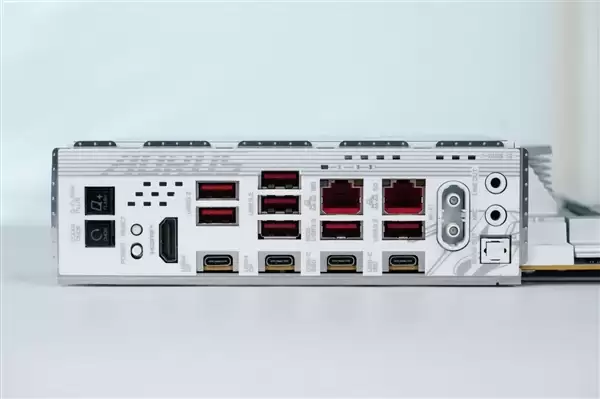 支持DDR5-9000！技嘉X870E AORUS X3D主板图赏