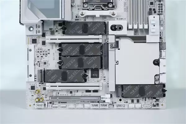 支持DDR5-9000！技嘉X870E AORUS X3D主板图赏