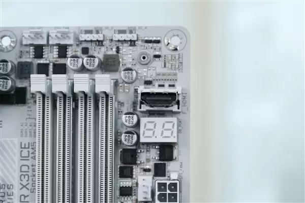 支持DDR5-9000！技嘉X870E AORUS X3D主板图赏