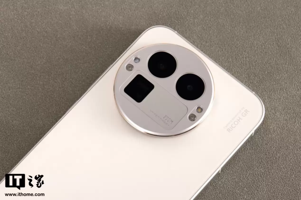 【IT之家评测室】理光 GR 影像 + 可换 Deco,真我 GT8 Pro 体验评测