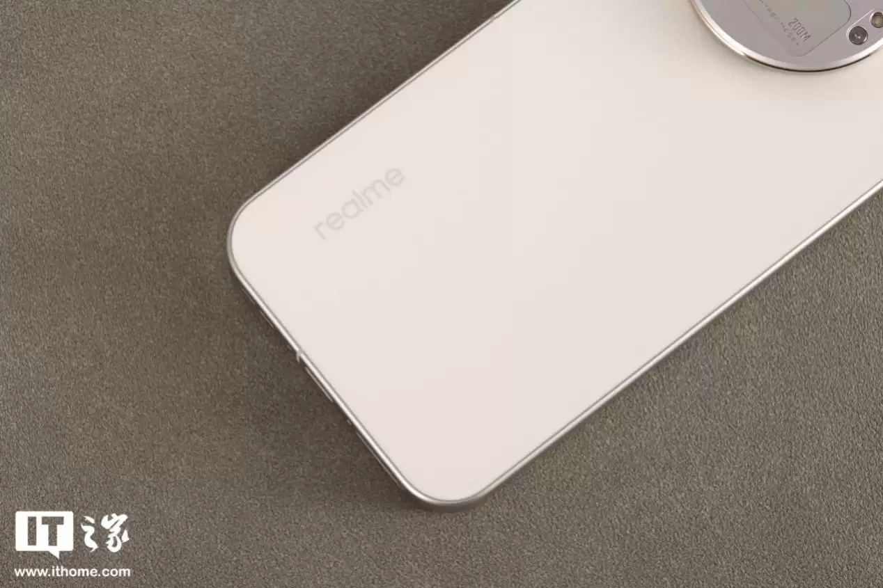 【IT之家评测室】理光 GR 影像 + 可换 Deco,真我 GT8 Pro 体验评测