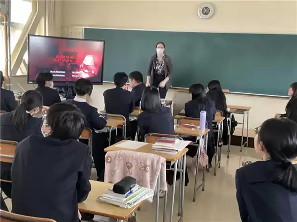 恐怖游戏变学校教材！用《P.T.》带学生学习日常英语