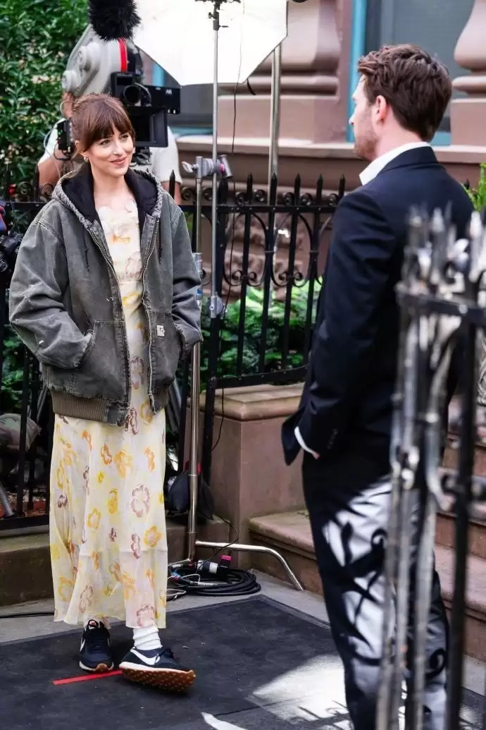 蜘蛛夫人联手美国队长,新电影路透照曝光